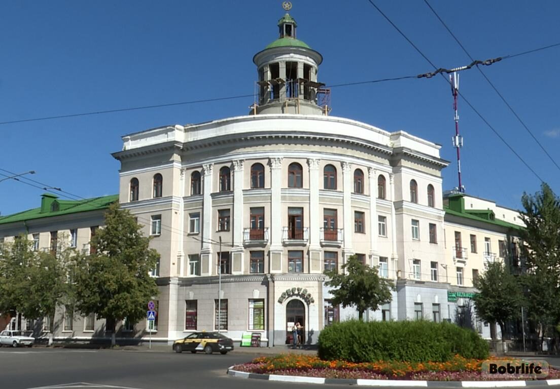 Визитная карточка города станет краше. В городе обновляют купол гостиницы «Бобруйск»