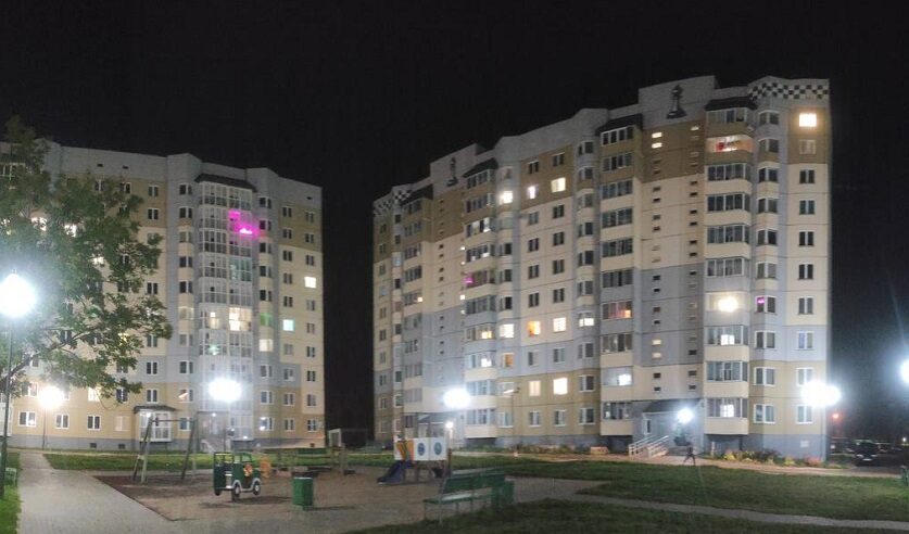 В Могилеве мужчина избил сожительницу и сбросил с балкона. Обвиняемый под стражей
