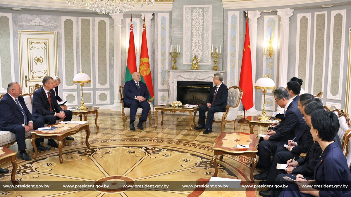 Встреча Президента Беларуси Александра Лукашенко с членом Постоянного комитета Политбюро ЦК Компартии Китая Ли Си