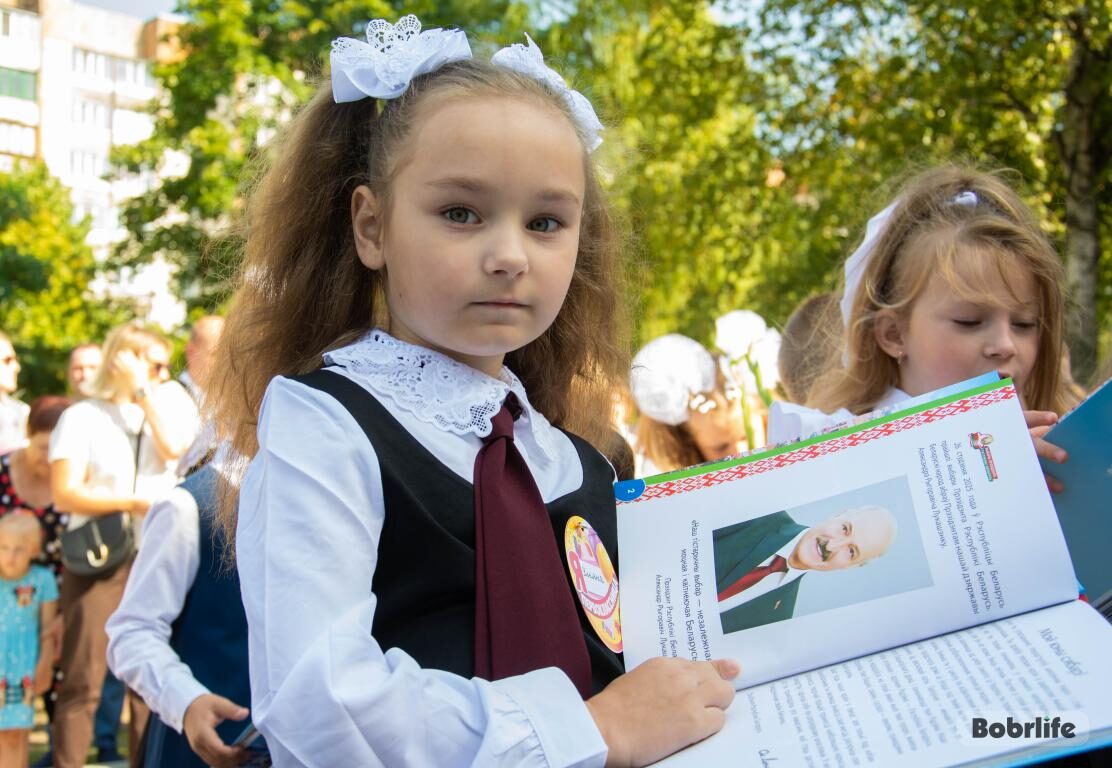 Удивительный мир знаний. В средней школе №30 Бобруйска прозвенел первый звонок в новом учебном году