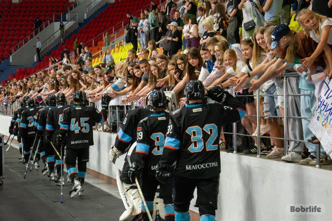 На льду Бобруйска – будущие звезды мирового хоккея! Успей занять свое место рядом с командой!