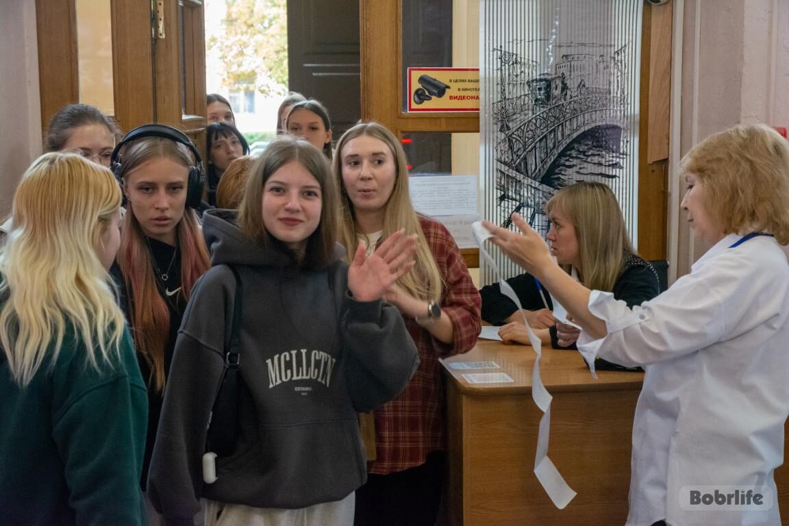 Путь к молодым сердцам. В Бобруйске состоялась премьера фильма «Классная»