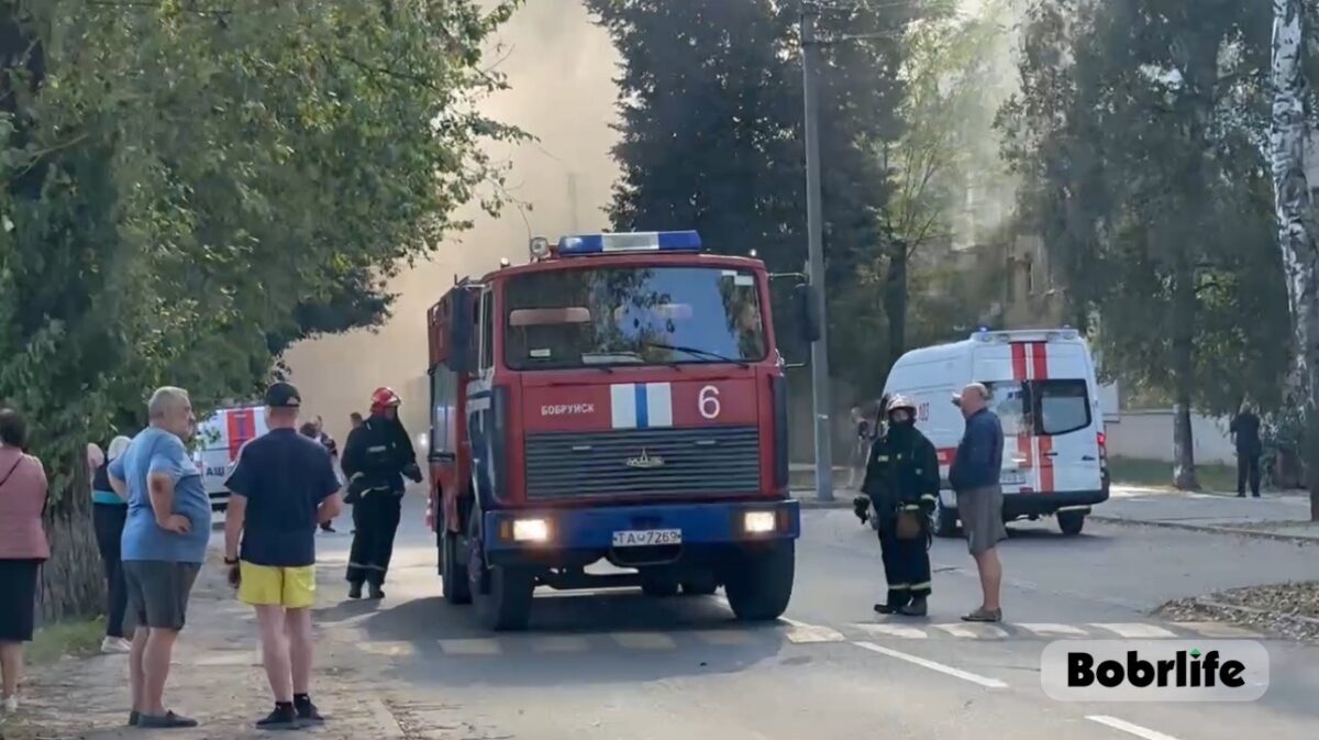 Стали известны подробности пожара в Бобруйске в «Авиагородке». Работники МЧС ликвидировали пожар в кафе «Авиатор»