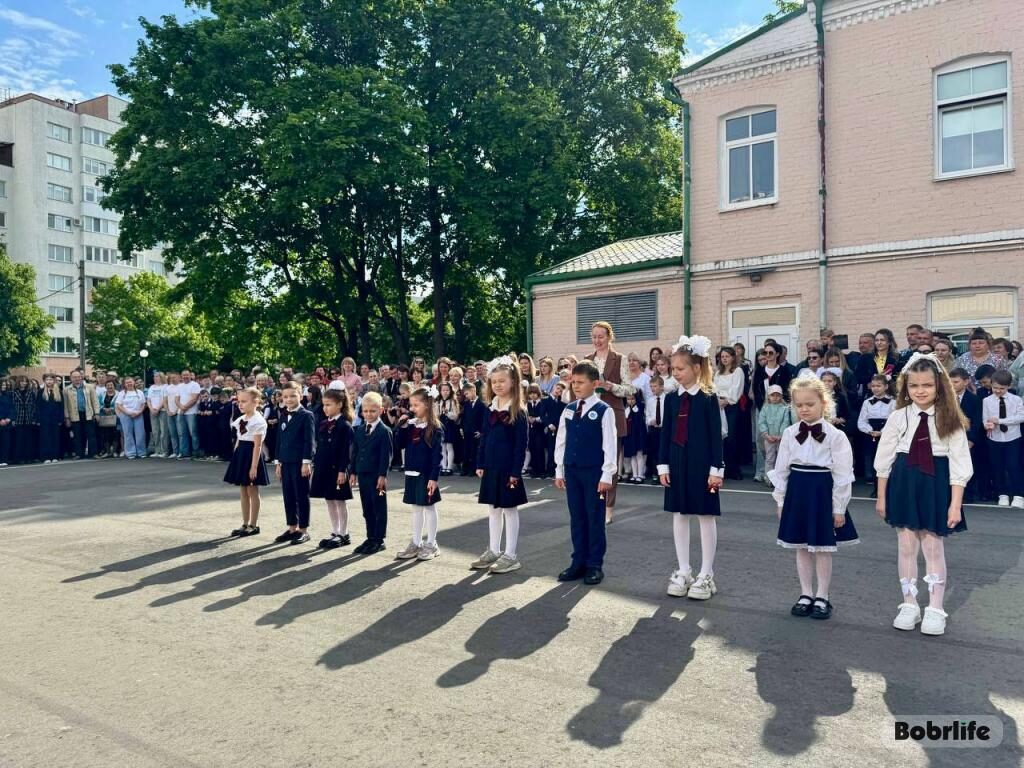 На одного учителя в Беларуси приходится 11 учеников. А сколько зарабатывают педагоги?