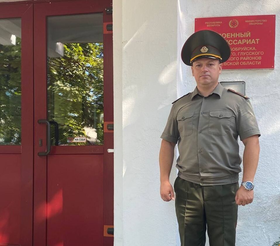 Поздравление военного комиссара города Бобруйска, Бобруйского, Глусского и Кировского районов М.В.Воложанина с Днем танкиста