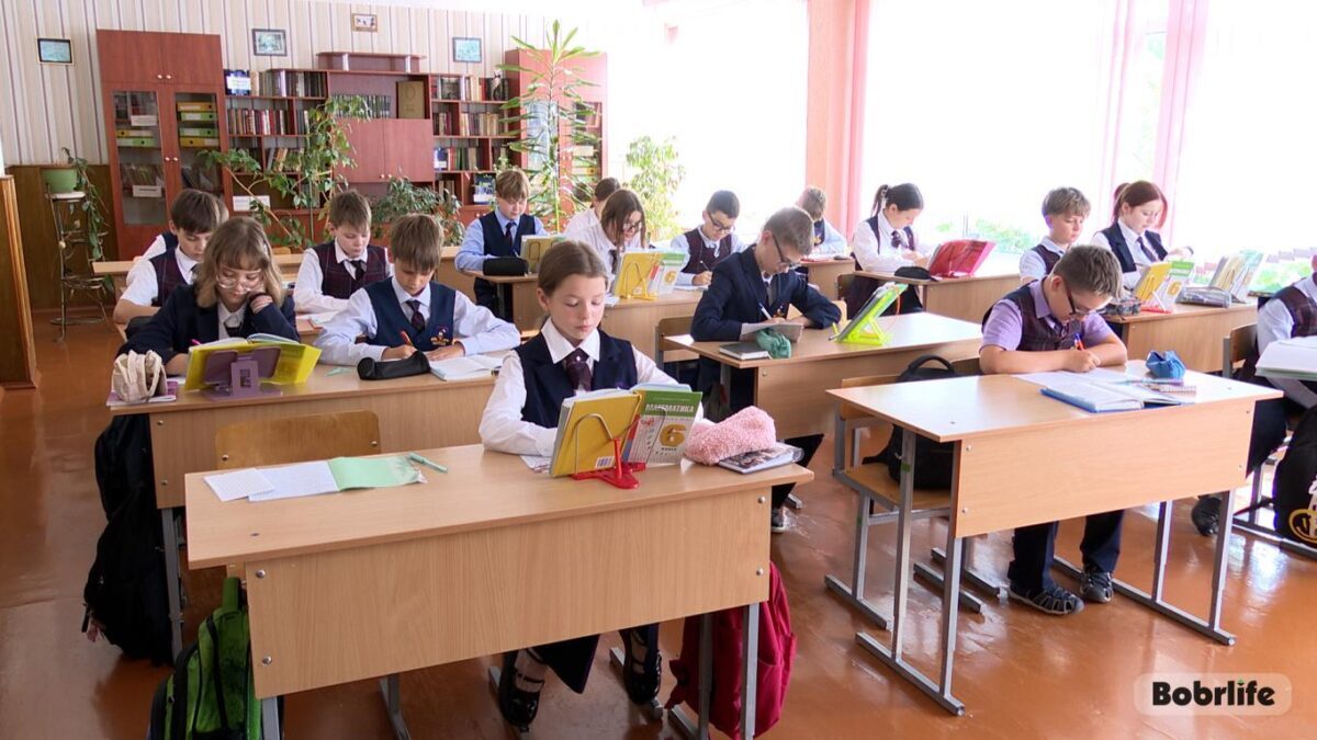 Территория, свободная от гаджетов. Что думают учащиеся Бобруйска об ограничении использования мобильных телефонов в школах