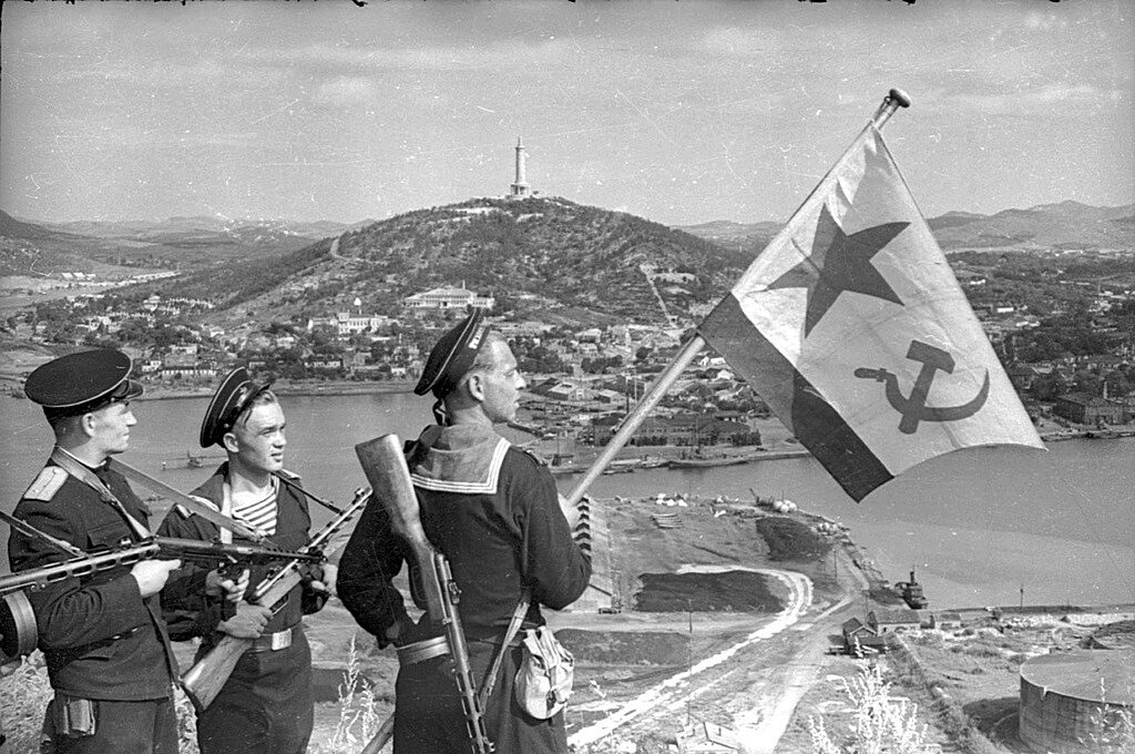 И на Тихом океане  свой закончили поход. Восемь десятилетий назад в СССР  был учрежден День победы над Японией