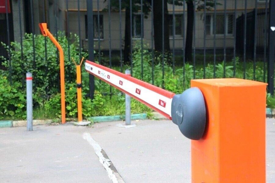 «Во дворе ставят шлагбаум — оформите магнитный ключ!» Новая схема обмана по телефону