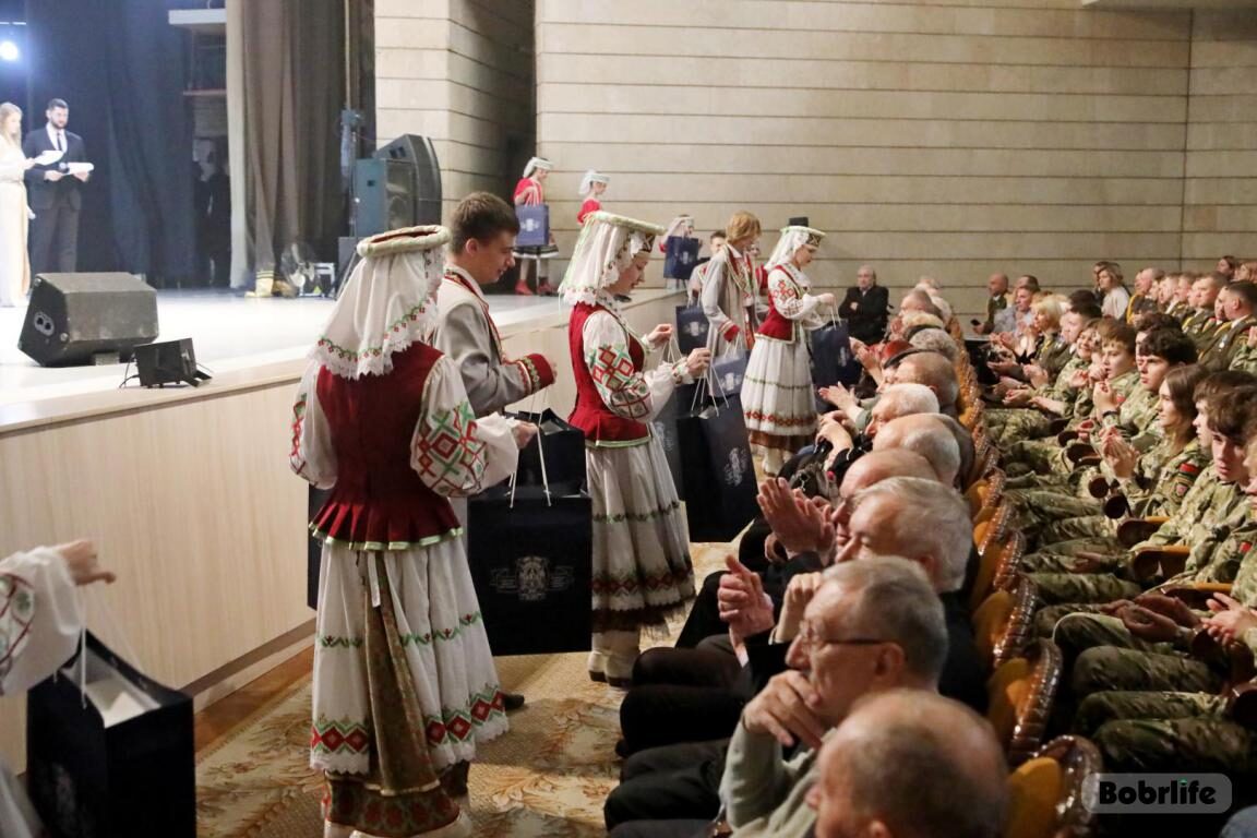 Во Дворце искусств прошло торжественное мероприятие, посвященное 60-летию исправительной колонии №2 и РУПП «ИК№2 г. Бобруйска»