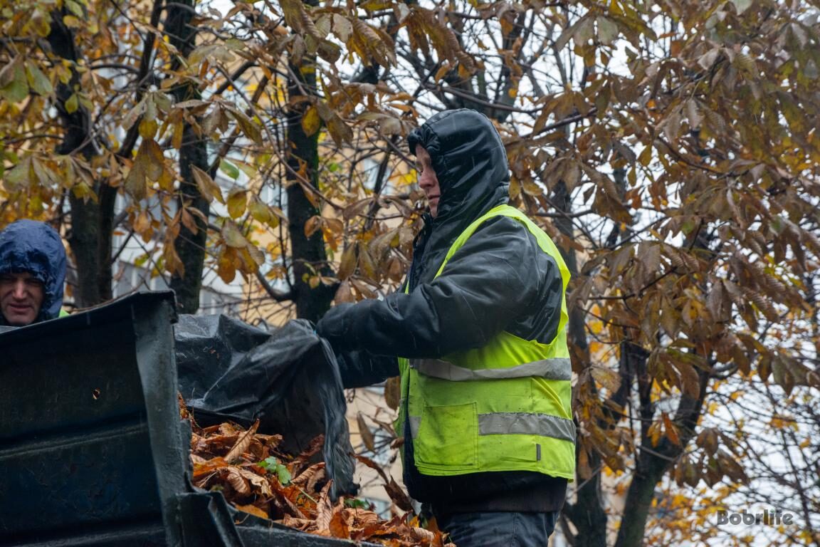 На страже чистоты. Трудовые коллективы Бобруйска приняли участие в республиканском субботнике