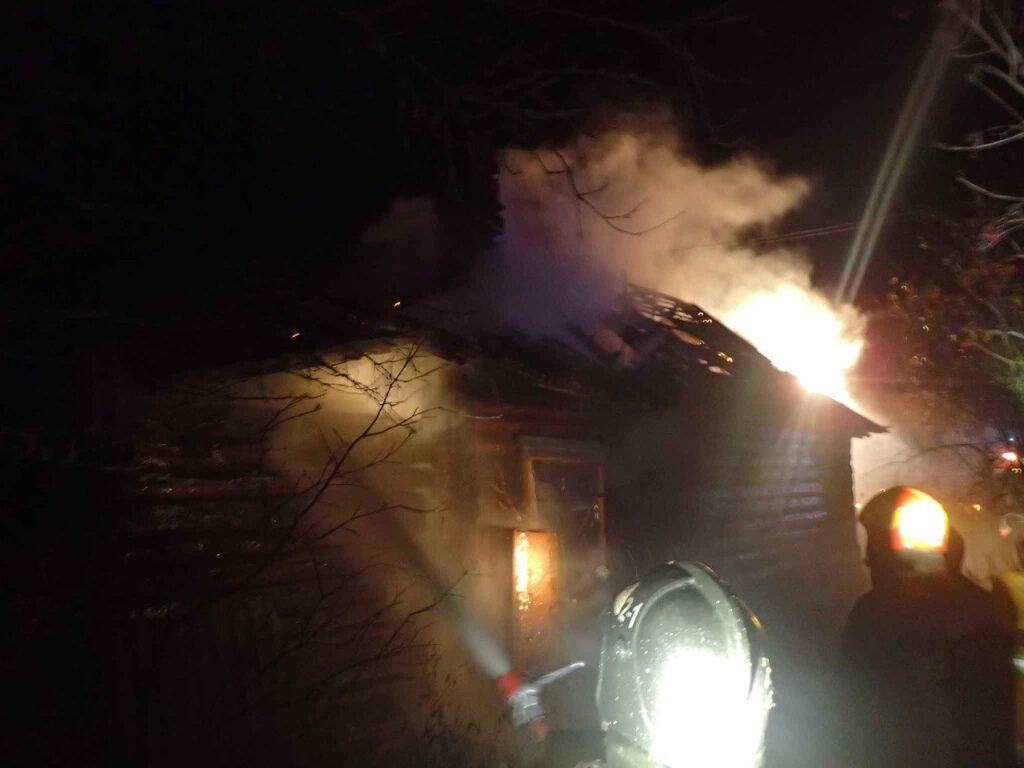 На пожаре в Бобруйском районе погибли два человека. Обстоятельства устанавливаются