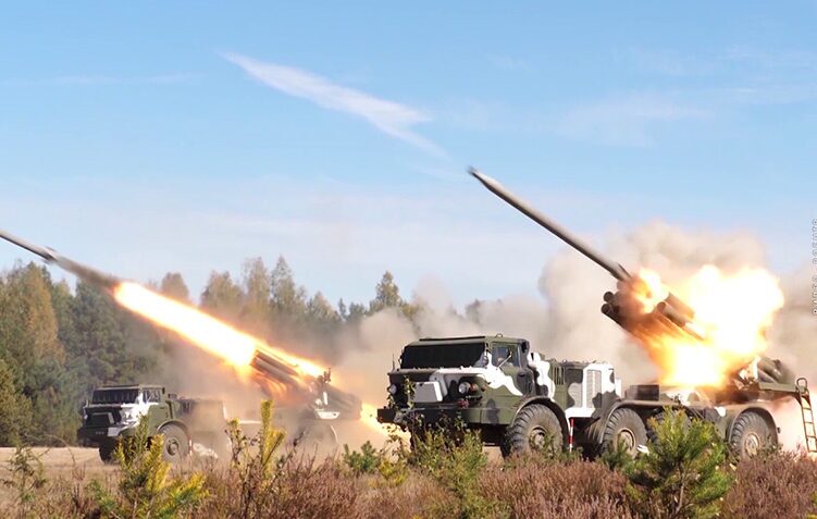 Лукашенко поздравил ветеранов и военнослужащих ракетных войск и артиллерии с профессиональным праздником