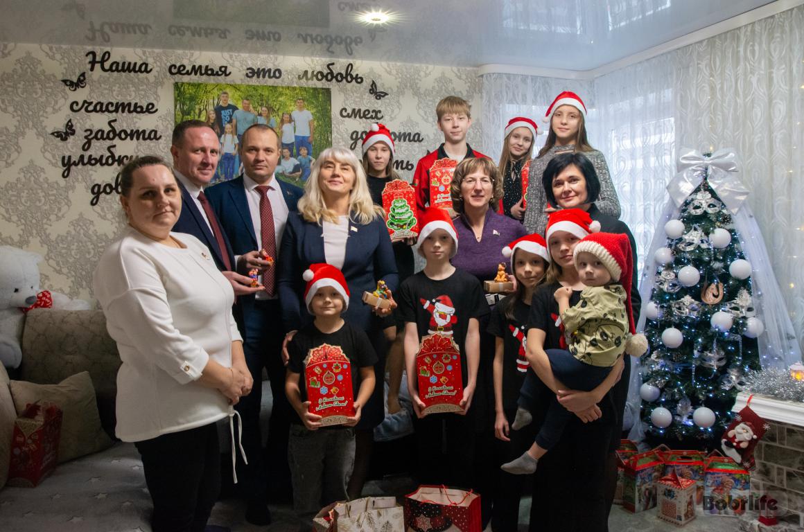 С наступающим Новым годом! Семья Парфеновых из Бобруйска принимала поздравления