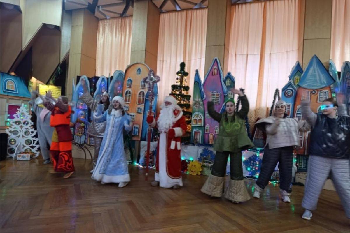 Сказочный патруль на страже праздника: в Бобруйске профсоюзы подарили детям новогодние утренники