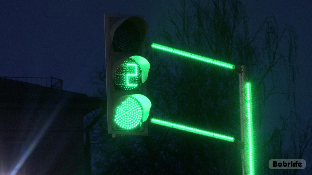 В Бобруйске заработал долгожданный светофор на перекрестке Пролетарской и Октябрьской