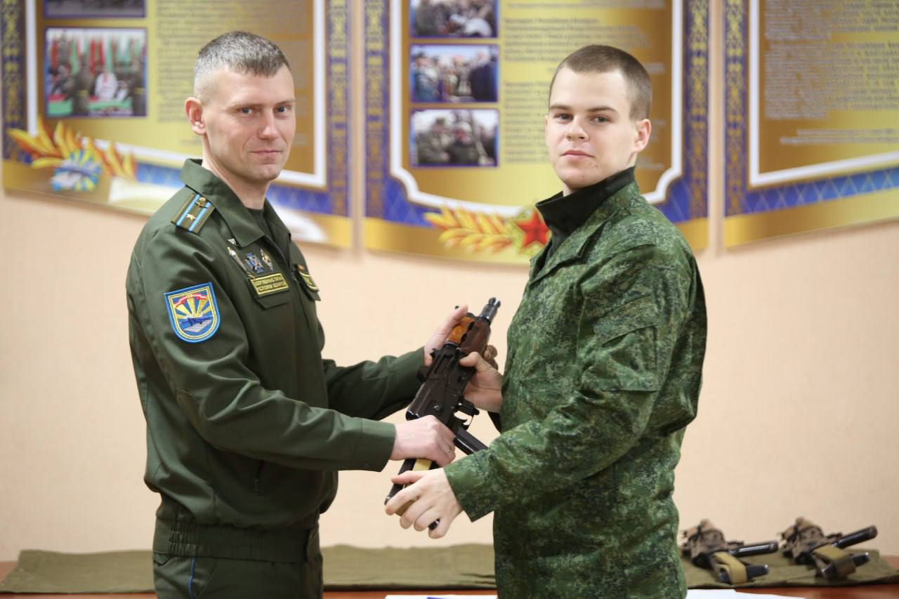 Воинские ритуалы как символ товарищества: в 83-м полку посвятили новобранцев в защитники Отечества