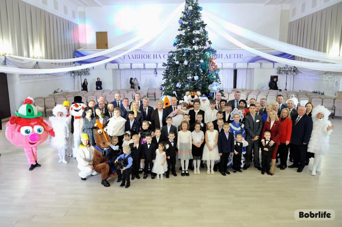 Новогодние чудеса сбылись. Благотворительный марафон «Подарим детям сказку» в Бобруйске завершился исполнением загаданных детских желаний
