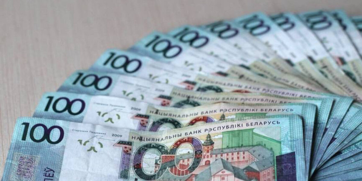 В Беларуси средняя зарплата по итогам декабря выросла более чем на 400 рублей – Белстат