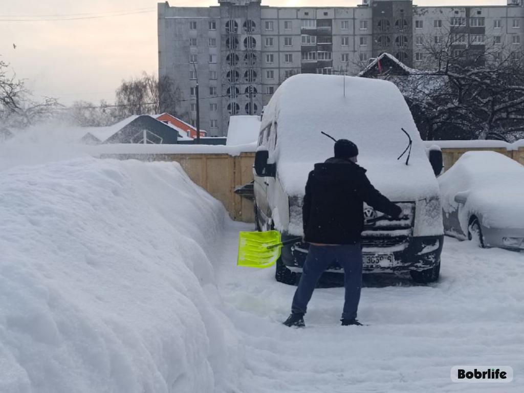 Бобруйск против снега: от главных улиц до уютных дворов
