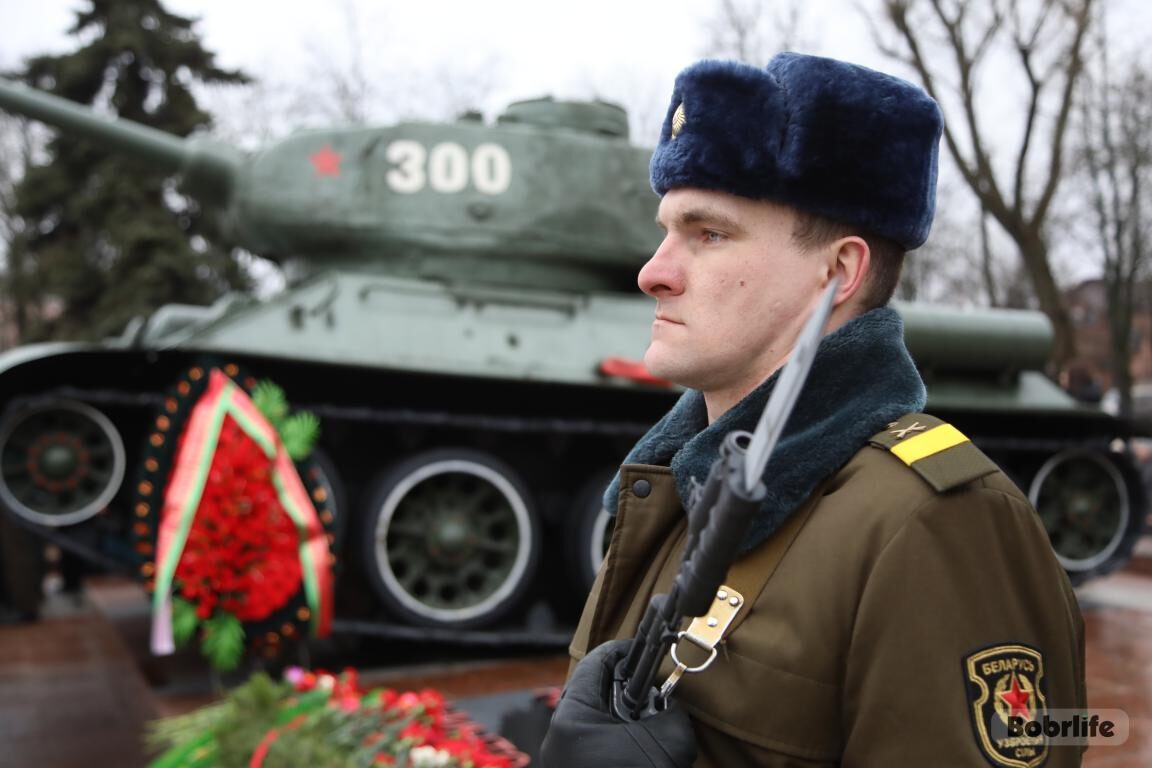 Уважаемые воины и ветераны Вооруженных Сил!