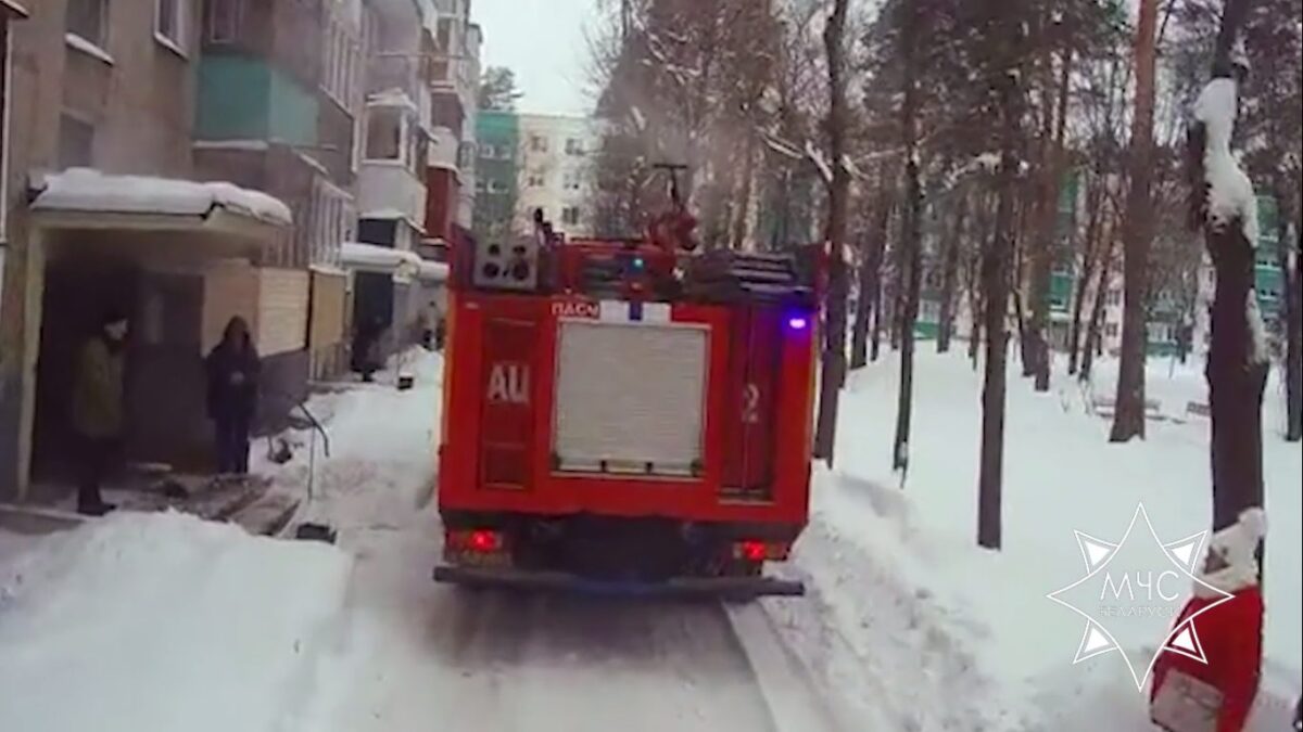 Пожар в Бобруйске: работники МЧС спасли 5 человек, 3 эвакуировали