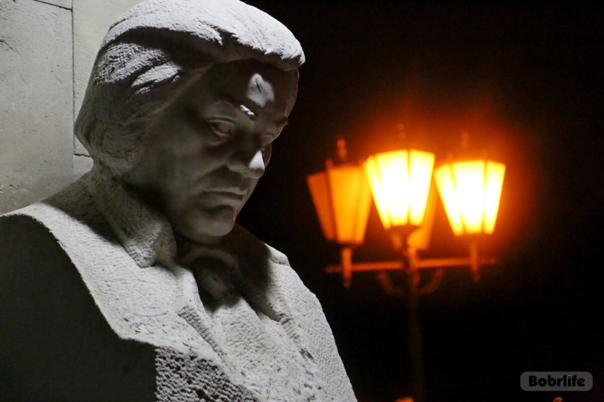 Яго спадчына жывая i дагэтуль. Тэатр iмя Дуніна-Марцінкевіча ў Бабруйску запрашае гледачоў на пьесы знакамiтага драматурга