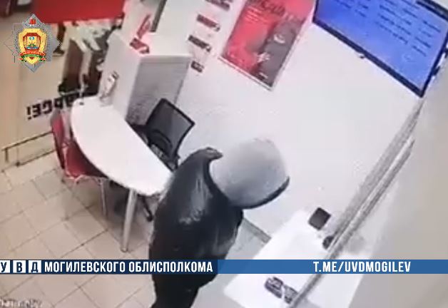 В Бобруйске мужчина пришел в «обменник» и остался без телефона