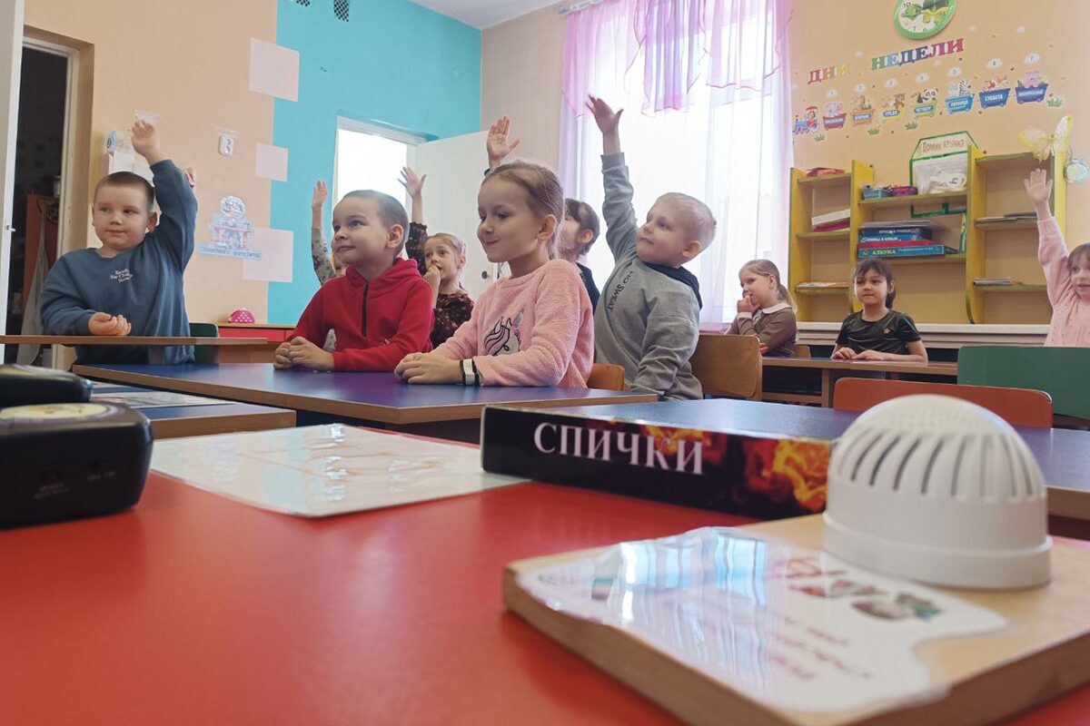 Что таят в себе февральские опасности? Спасатели Бобруйска проводят в учреждениях образования специальные уроки