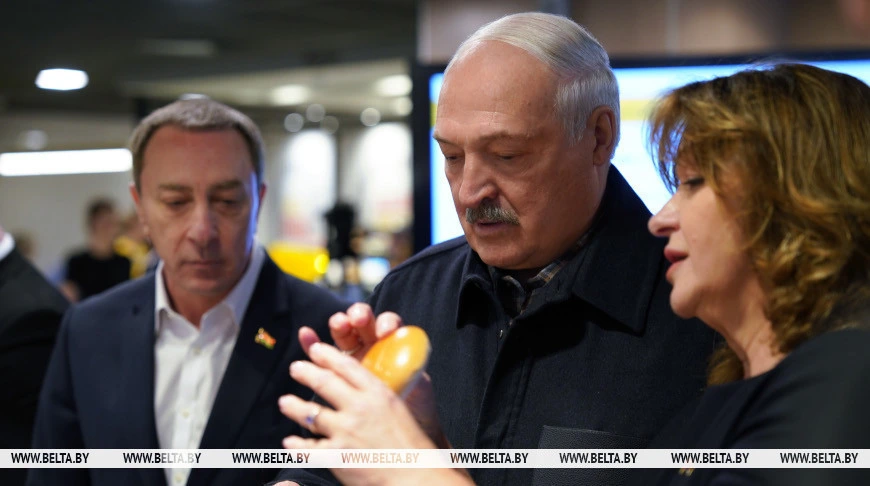 Лукашенко 8 марта приехал в один из ресторанов сети «Мак.бай» и продегустировал местное меню
