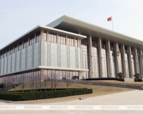 Александр Лукашенко: коллектив ЖКХ своим ежедневным трудом обеспечивает чистоту, комфорт и безопасность