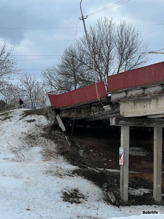 В Бобруйске произошла деформация пролета пешеходной части моста на ул. К. Маркса. Движение перекрыто, на месте работают экстренные службы. ОБНОВЛЕНО