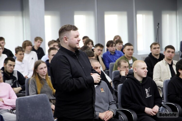 Перспективные кадры. Председатель горисполкома Максим Гурин встретился с молодыми специалистами Бобруйского завода ТДиА