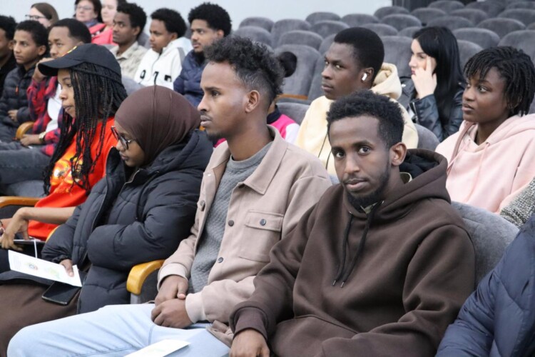 Акцент на закон и безопасность. Бобруйские милиционеры встретились с иностранными студентами