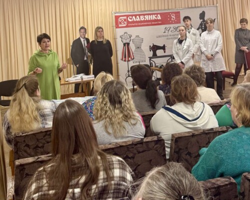 «Между нами, девочками, секретов НЕТ!». На Славянке прошел необычный «девичник» – день здоровья и доверия