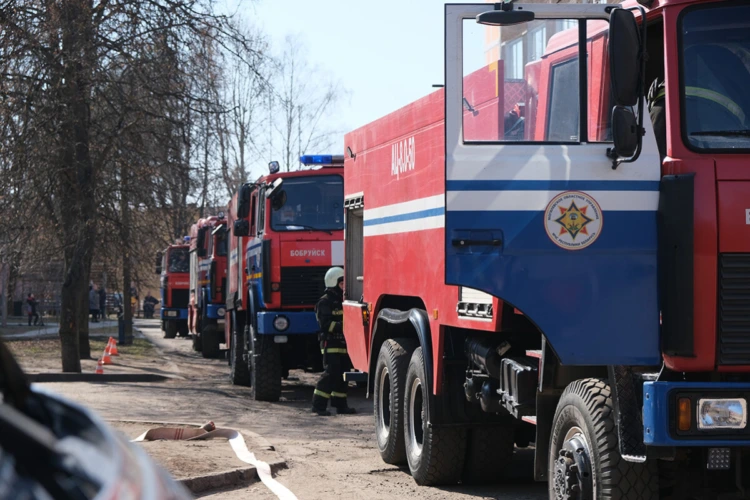Профилактика, урок безопасности, отработка ЧС. Спасатели провели профилактическое мероприятие в одном из общежитий Бобруйска