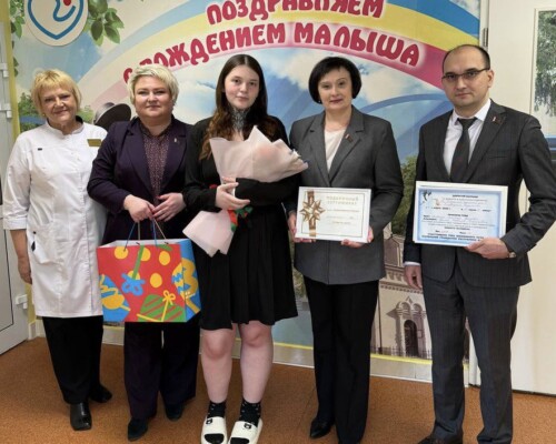 От вековой мудрости до первого вздоха. Депутаты Палаты представителей посетили ветеранов войны и поздравили маму, которая родила в День Конституции