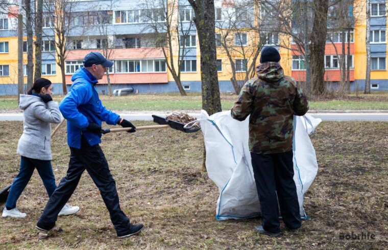 Помощь любимому городу. Сквер на Лынькова засиял благодаря стараниям трудового коллектива ОАО «Бобруйский завод КПД»