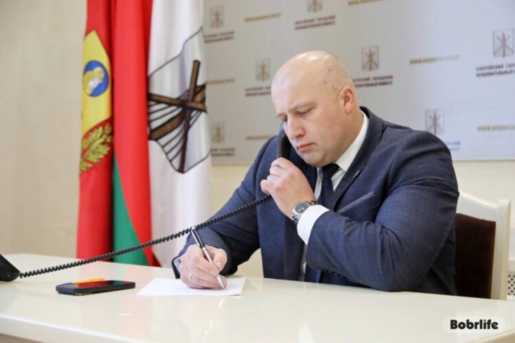 Для комфорта горожан. Председатель Бобруйского горисполкома провел прямую телефонную линию