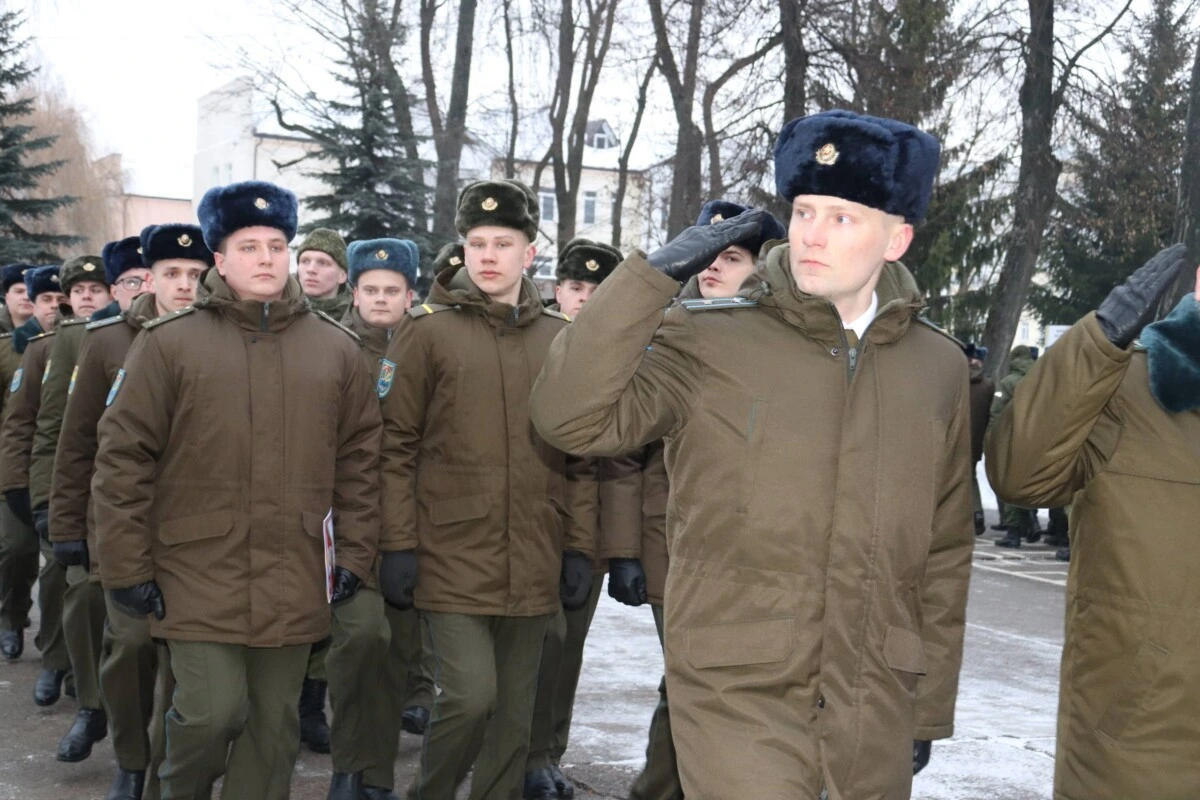В 83-м инженерно-аэродромном полку прошло торжественное построение в честь Дня защитников Отечества