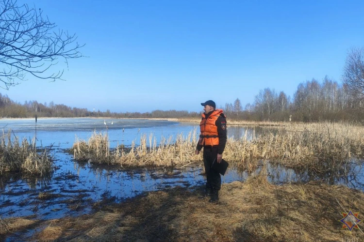 «Тонкий лед» на бобруйских водоемах. Городские спасатели проводят рейды