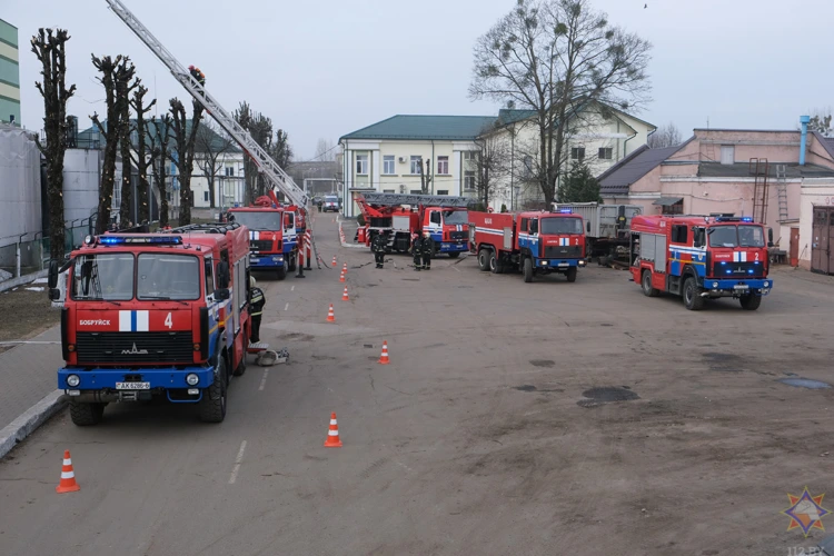 «Пожар на складе спирта». На Бобруйском заводе биотехнологий прошли тактико-специальные учения