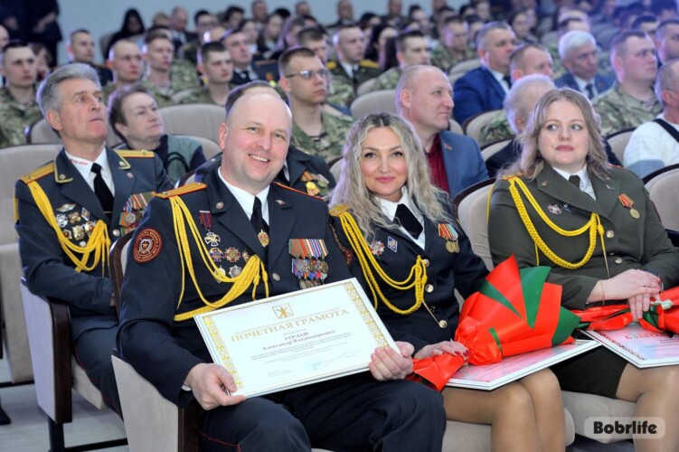 Несгибаемый дух. Военнослужащие войсковых частей 5527 и 6713 отметили 108-ю годовщину со дня образования внутренних войск МВД