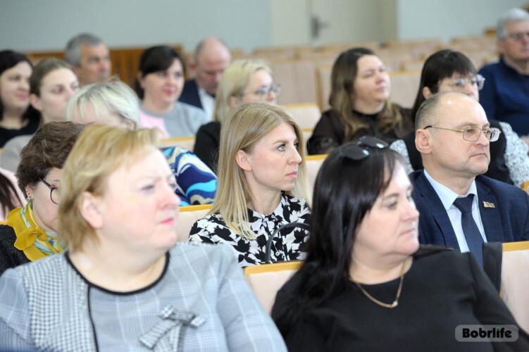 Практическая помощь инспекторам. Профсоюзный республиканский семинар по охране труда проходит в Бобруйске