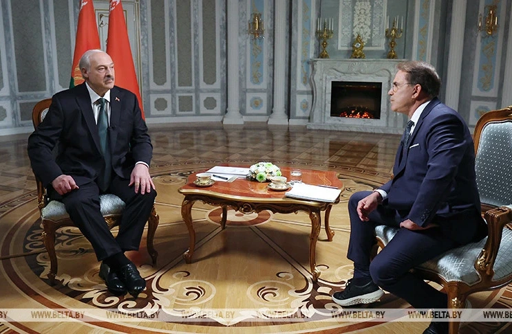 Александр Лукашенко дает интервью журналисту телеканала RT Рику Санчесу