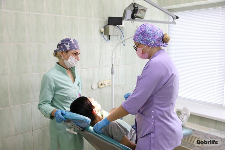 Что важно учесть в ежедневном уходе за зубами? Простые привычки для здоровья вашей улыбки