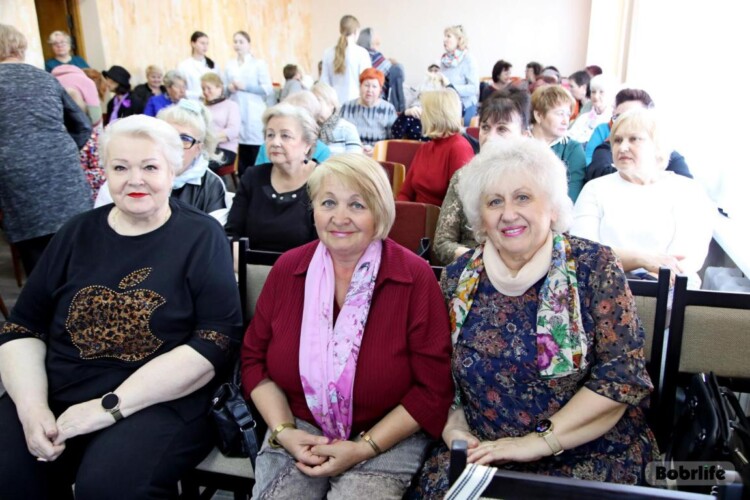 Витаминный бар и игры для мозга. В Бобруйске обсудили секреты активного долголетия