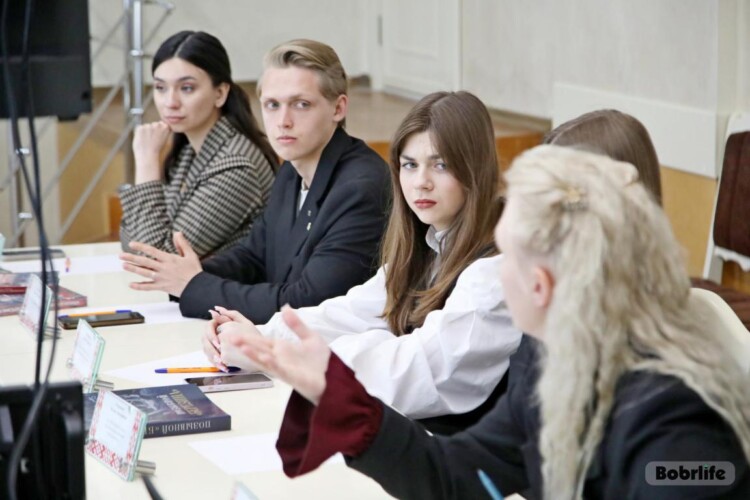 Сохраняя память о прошлом. Бобруйская молодежь присоединилась к участию во II Молодежных чтениях