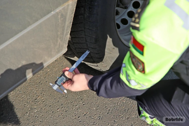 Наказание за езду на изношенных шинах, лишение прав, СПМ. Какие новшества ожидают участников дорожного движения, рассказал начальник главного управления ГАИ МВД Беларуси