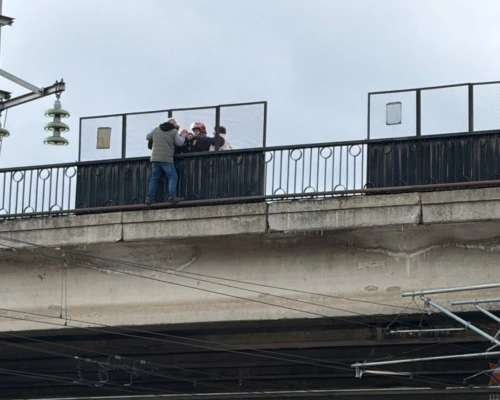 Герои нашего времени. В Бобруйске работники МЧС спасли мужчину, он хотел спрыгнуть с моста