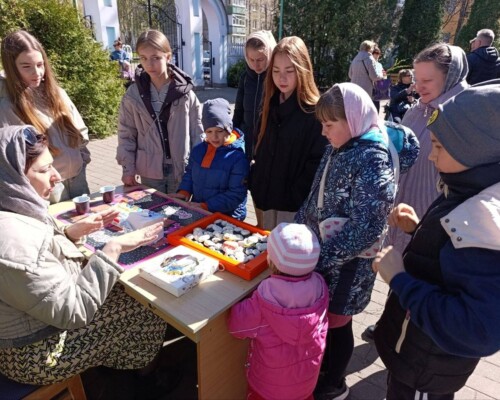 Бобруйск встретил Пасху творчеством в клубе «Улей». Каждый унес домой тепло весеннего праздника и поделки
